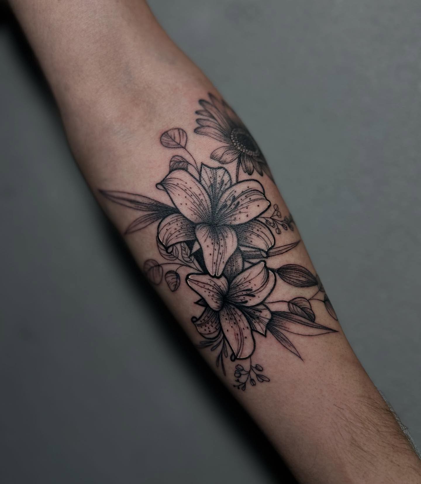 Blackwork traço forte by Mager Tattoo