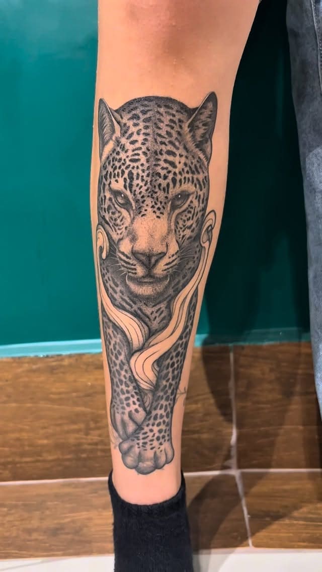 Whip shading by Mager Tattoo